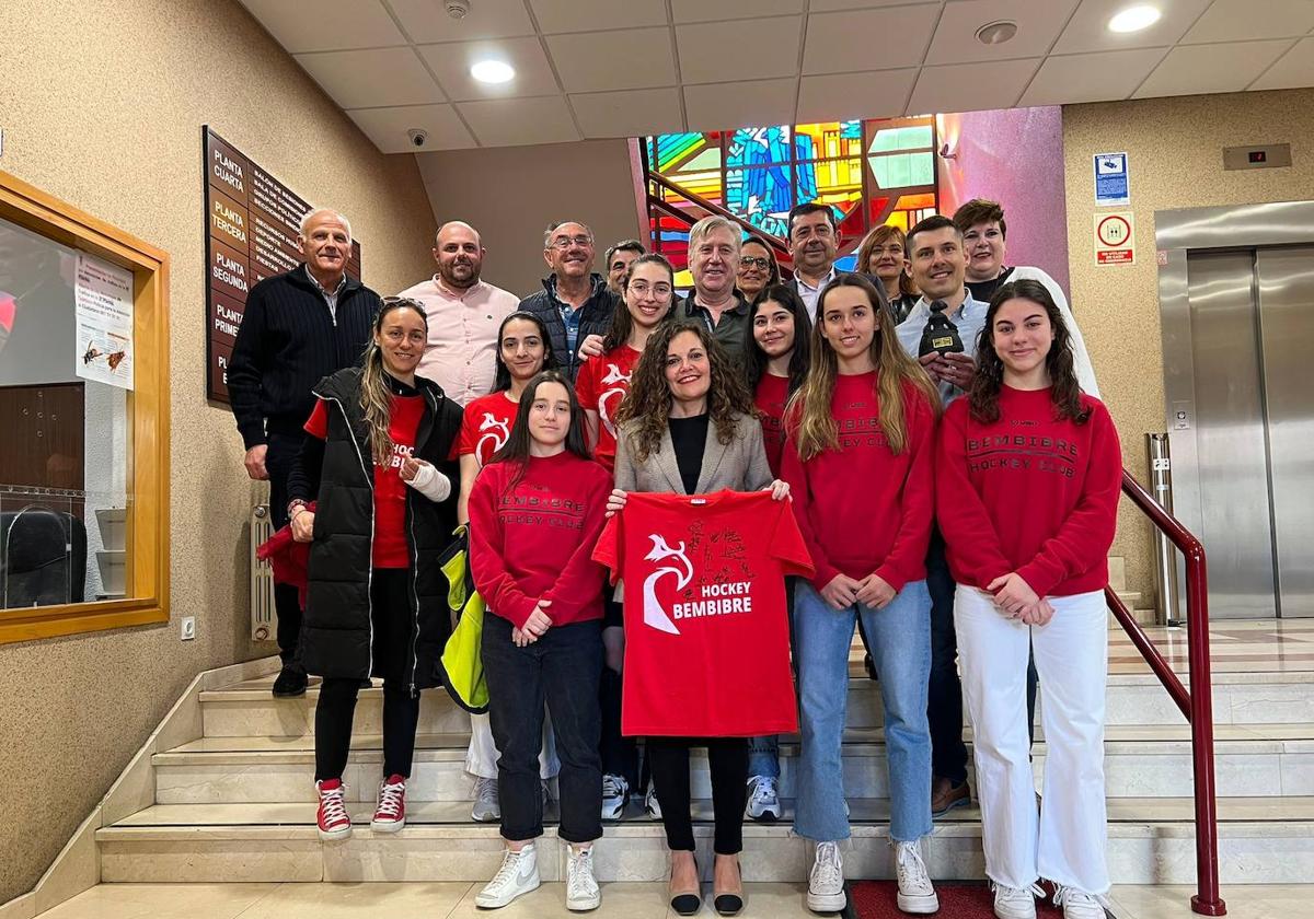 El Bembibre Hockey Club fue recibido por toda la Corporación Municipal.