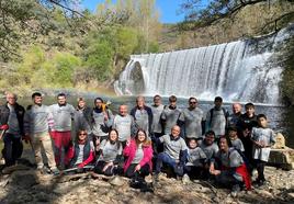 Trabajadores de Cementos Cosmos en el Salto del Pelgo, en Toral de los Vados.