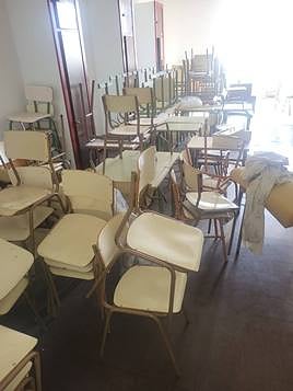 Mobiliario y enseres de la antigua Escuela Hogar de Ponferrada.