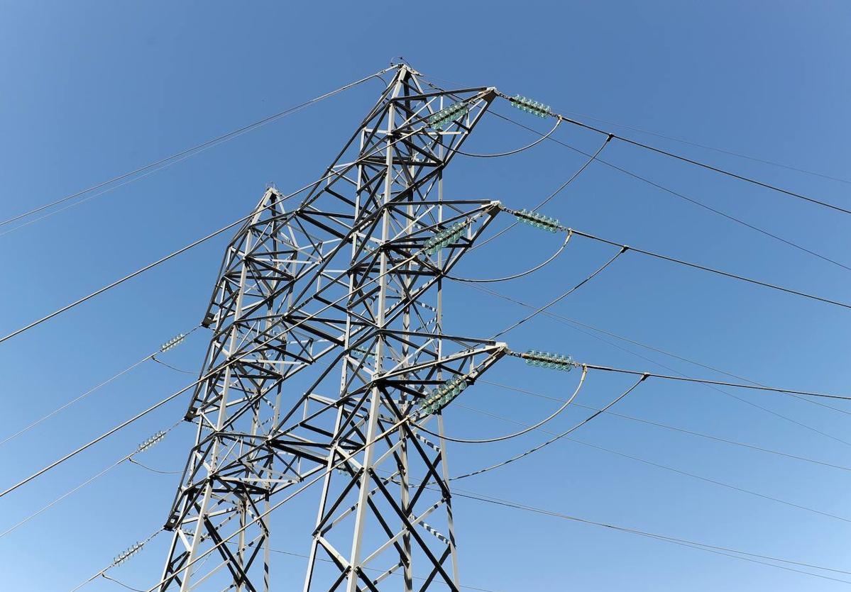 El plan prevé eliminar 22 torres de alta tensión y 8.000 metros de líneas aéreas, principalmente en Cuatrovientos