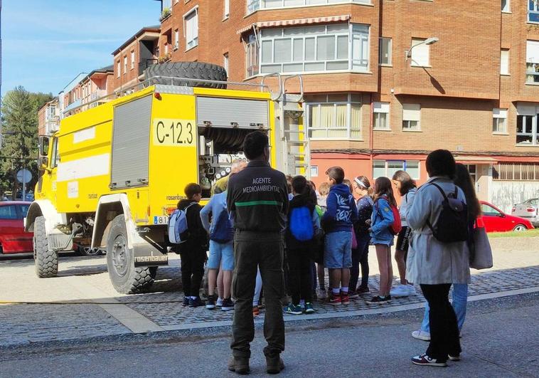 Escolares aprenden a prevenir incendios en el Campus de Ponferrada