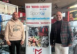 Diego Vázquez, del Mamba, y Roberto Carlos Fernández, de Sport Coach Norte, firman un convenio de colaboración.