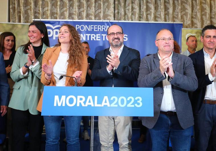 Miguel Tellado (D) y Ester Muñoz presentaron la candidatura del PP en Ponferrada, encabezada por Marco Morala.