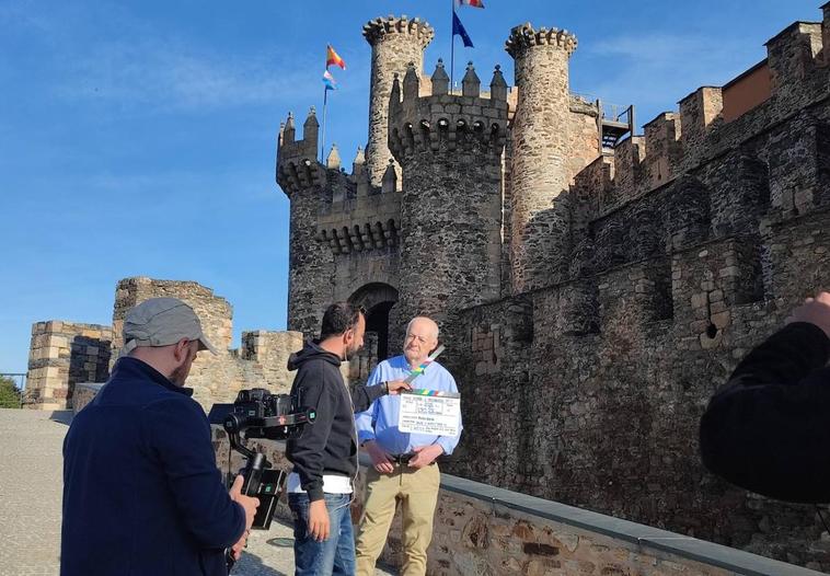 El historiador Vicente Fernández participa en el rodaje de 'España al descubierto' en el Castillo de los Templarios.