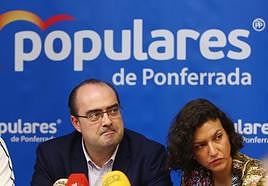 El portavoz municipal del PP, Marco Morala, junto a la concejala Lidia Coca.