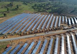 Imagen de una planta fotovoltaica. Asaja exige que su implantación se limite en la provincia.