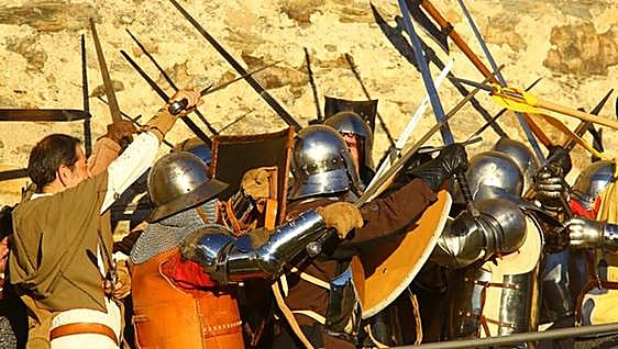 El Castillo de Ponferrada acoge este fin de semana un campamento con talleres gratuitos de recreación medieval