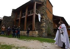 Visita teatralizada en el Castillo de los Templarios de Ponferrada por la compañía Conde Gatón.