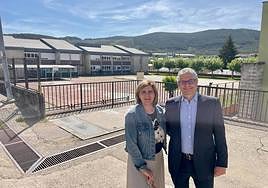Mari Paz Martínez, alcaldesa de Fabero, junto a Diego Freire, director de la Fundación Cupa Group.