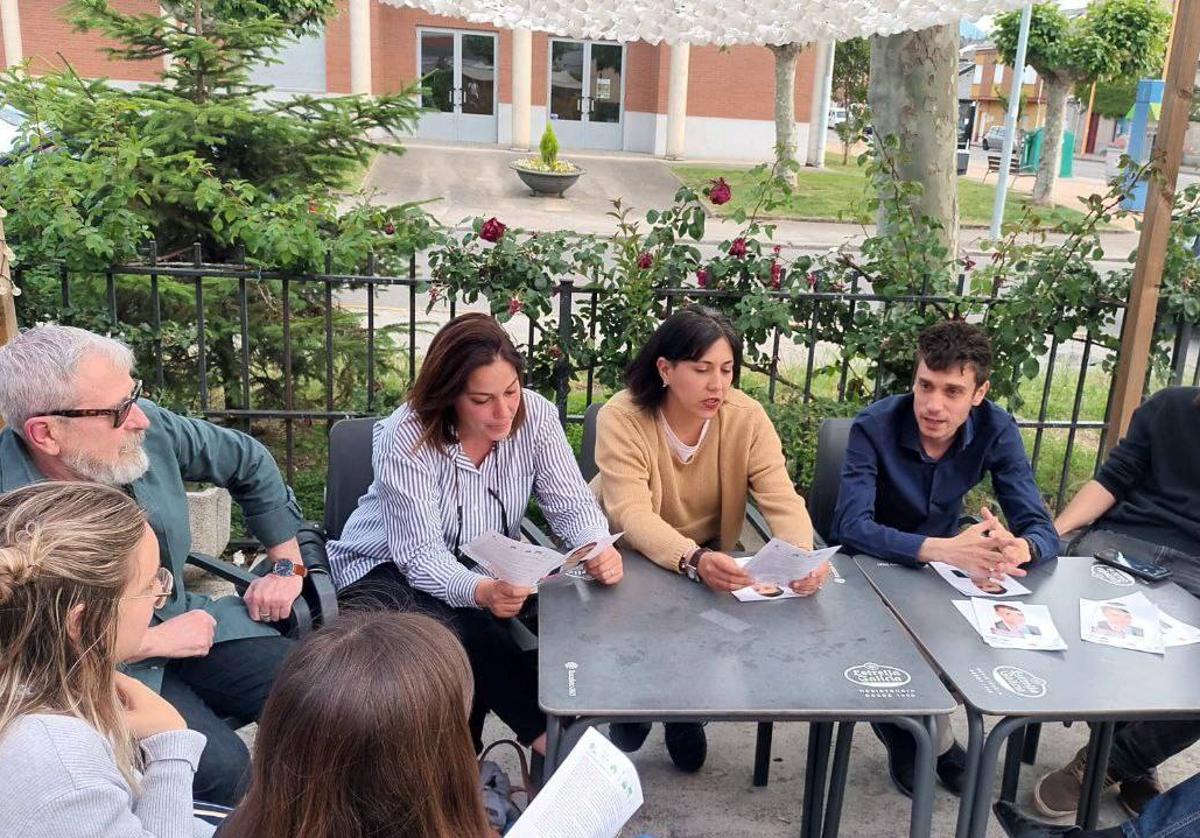 Los candidatos de Camponaraya y Ponferrada Contigo compartieron un encuentro.