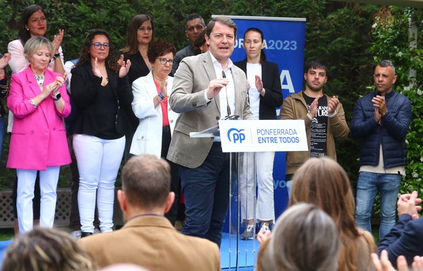 El presidente del PPCyL clausura un mitin en Ponferrada