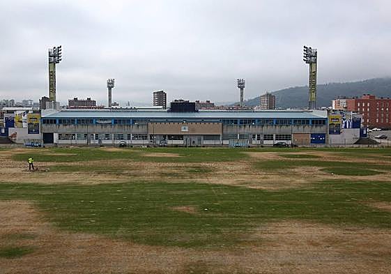 La SD Ponferradina renueva el césped de El Toralín y el Anexo.