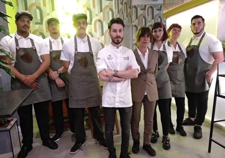 El chef berciano Samuel Naveira abre las puertas de CO-DO en la callle del Reloj de Ponferrada