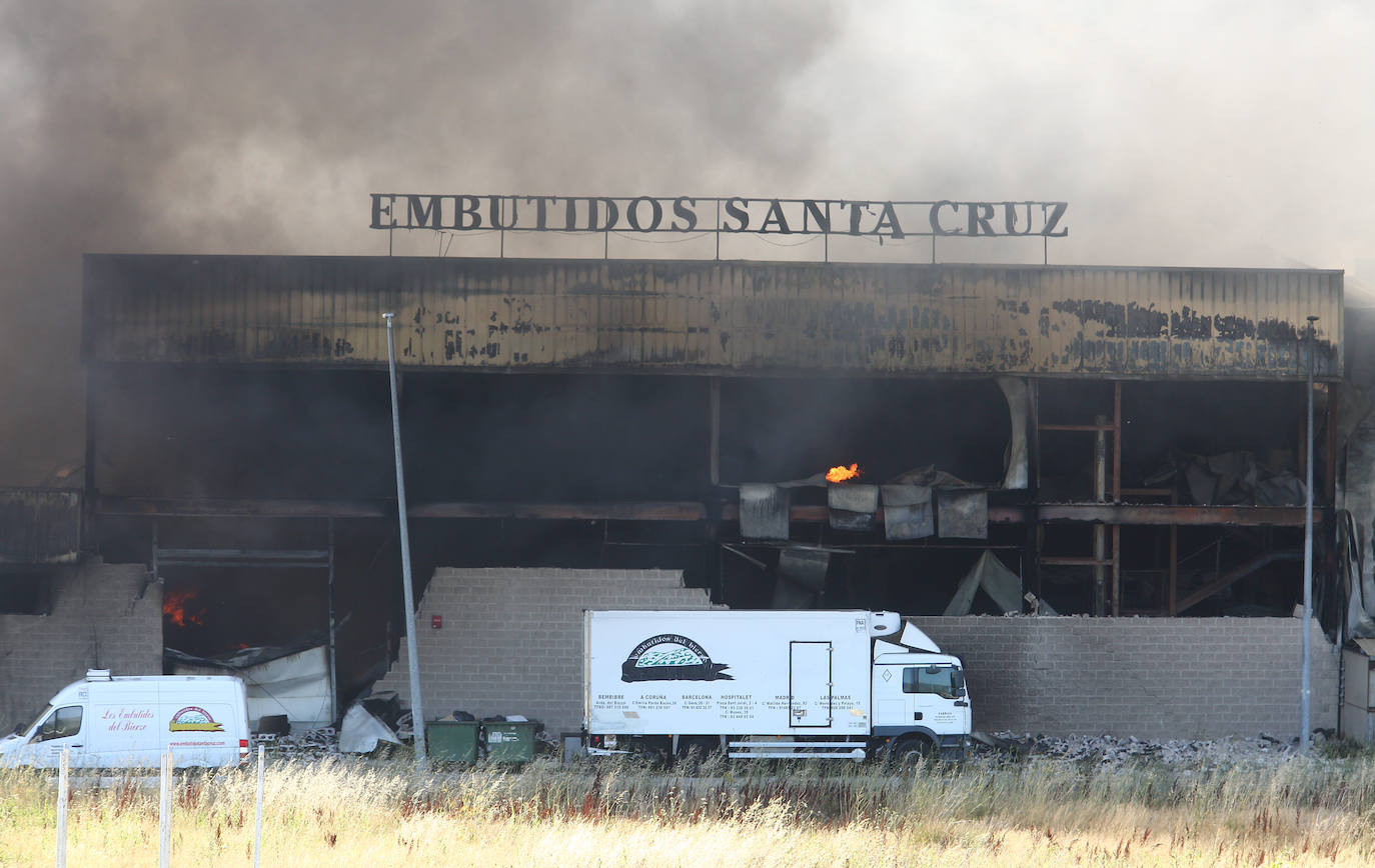 Incendio en una nave de embutidos en San Román de Bembibre
