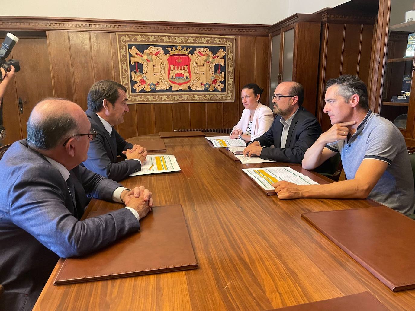 En la reunión manetnida se habló sobre los diversos proyectos de futuro.