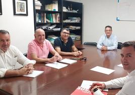 Reunión del PSOE de León con los regantes del Bierzo.