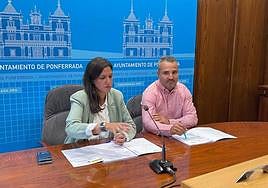 Los concejales Lidia Coca y David Pacios anunciaron en rueda de prensa la denegación de la subvención.