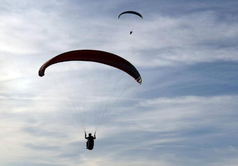 Fallece el piloto de un parapente tras caer en la zona de despegue del pico Gistredo