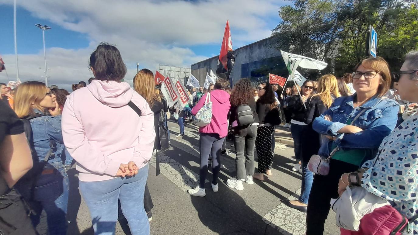 Protesta de los trabajadores de Teleperformance contra los despidos