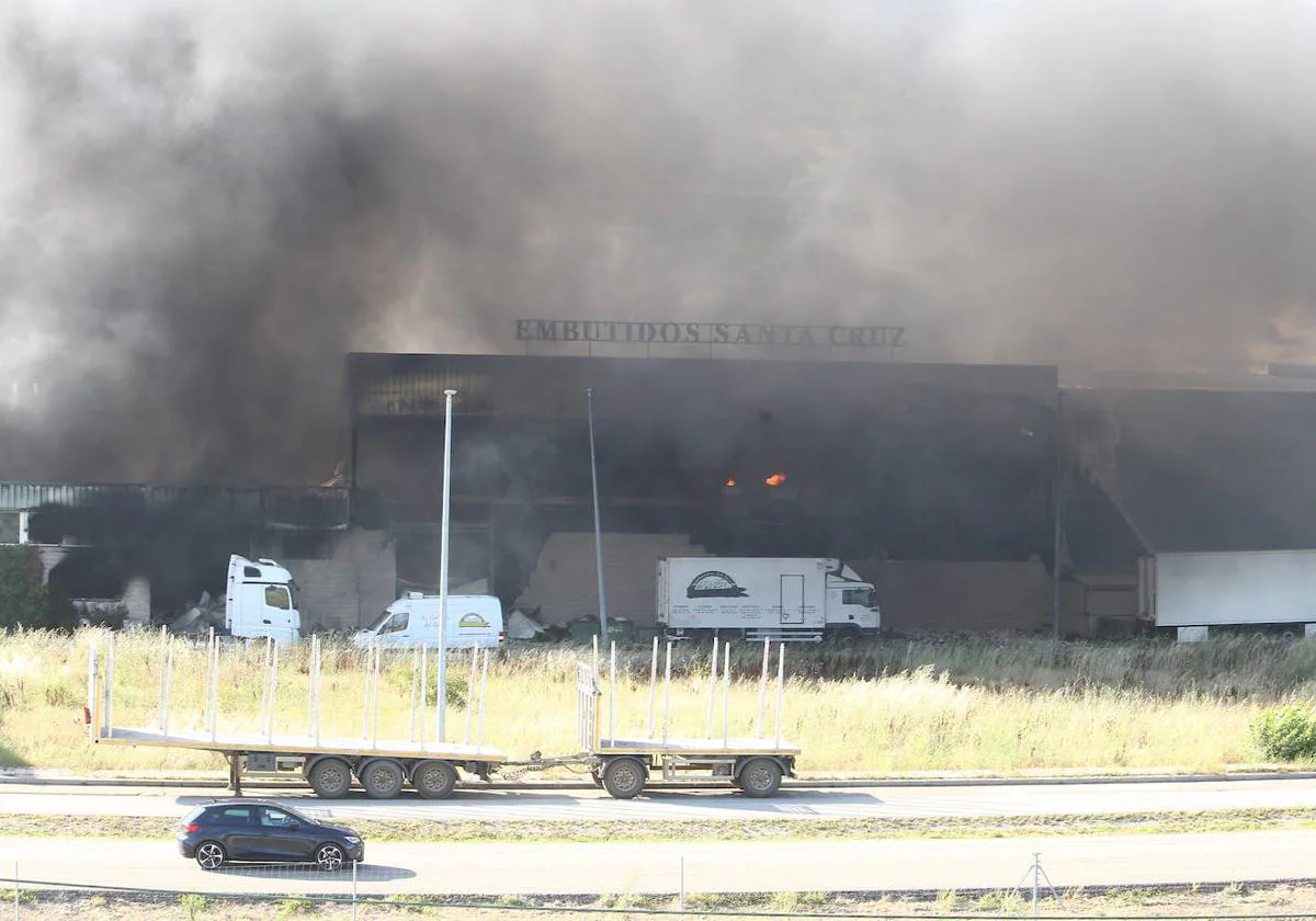 Embutidos Santa Cruz ya trabaja en Astorga pero ni al 30 por