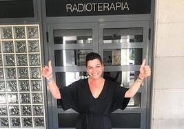 Imagen de Eva María Arias cuando consiguió ser tratada en el servicio de Radioterapia del Caule después de dos meses de espera.