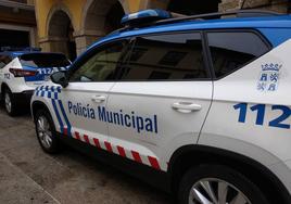 Coches patrulla de la Policía Municipal de Ponferrada.