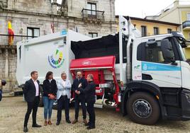 Presentación del nuevo camión de recogida de basuras de Ponferrada.