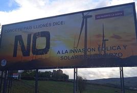 Valla de Conceyu Pais Llionés en la avenida de Astorga de Ponferrada.