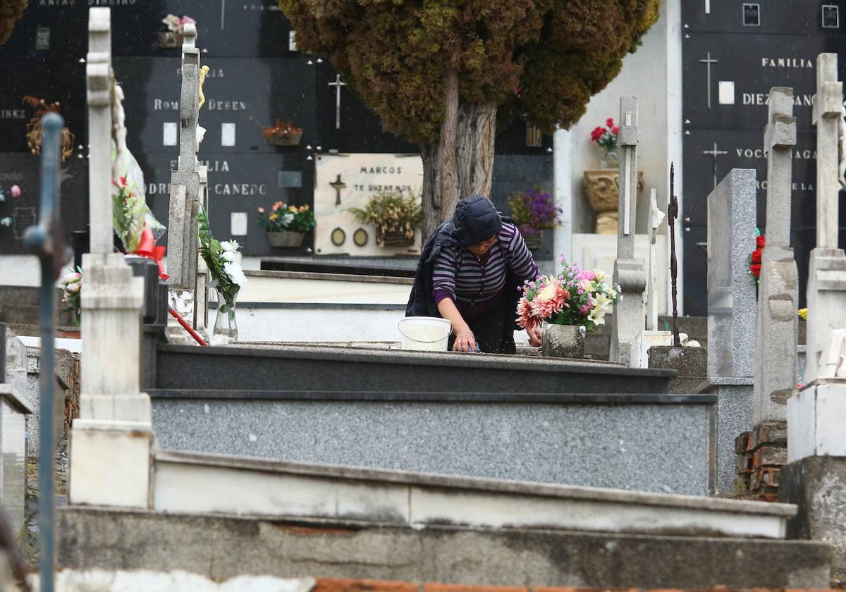 Ponferrada amplía horarios del cementerio y autobuses urbanos por Todos los Santos