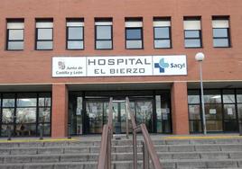 Entrada principal del Hospital Universitario del Bierzo.