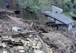 El deslizamiento de tierra causado por las lluvias destruyó seis viviendas en Lusio.