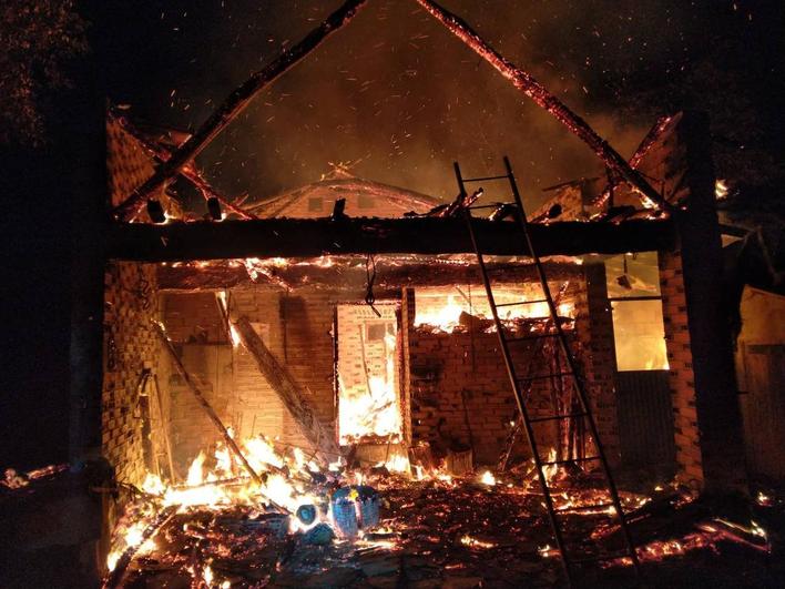 Los bomberos de Ponferrada sofocan tres incendios en una noche