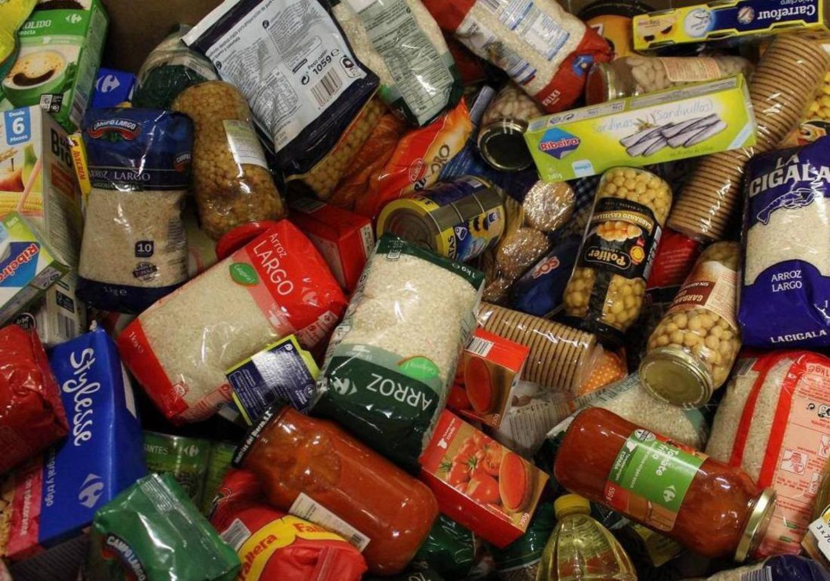 Varios colectivos inician una campaña de recogida de alimentos para Cáritas de Bembibre