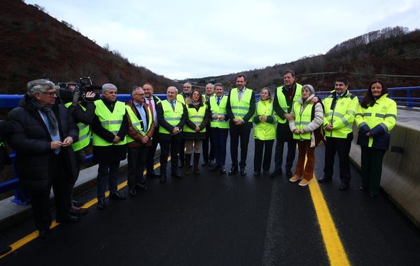 El ministro de Transportes supervisa las obras de los viaductos de O Castro en la A-6