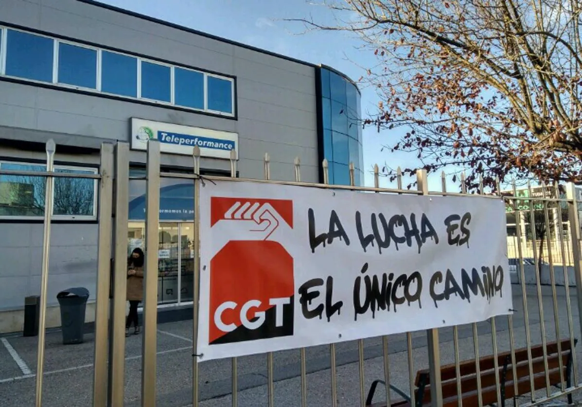 Cartel de protesta ante la plataforma de Teleperformance en Ponferrada, en una imagen de archivo.