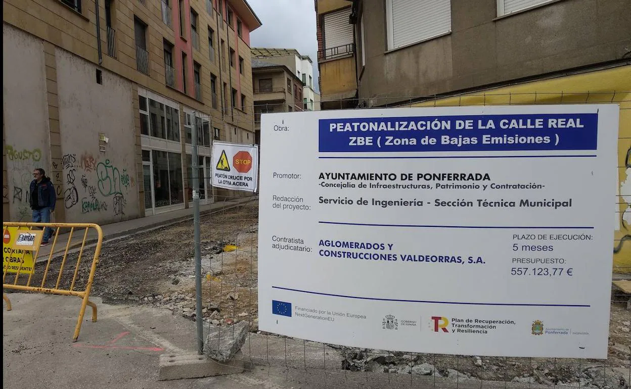 Obras de peatonalización de la calle Real de Ponferrada.