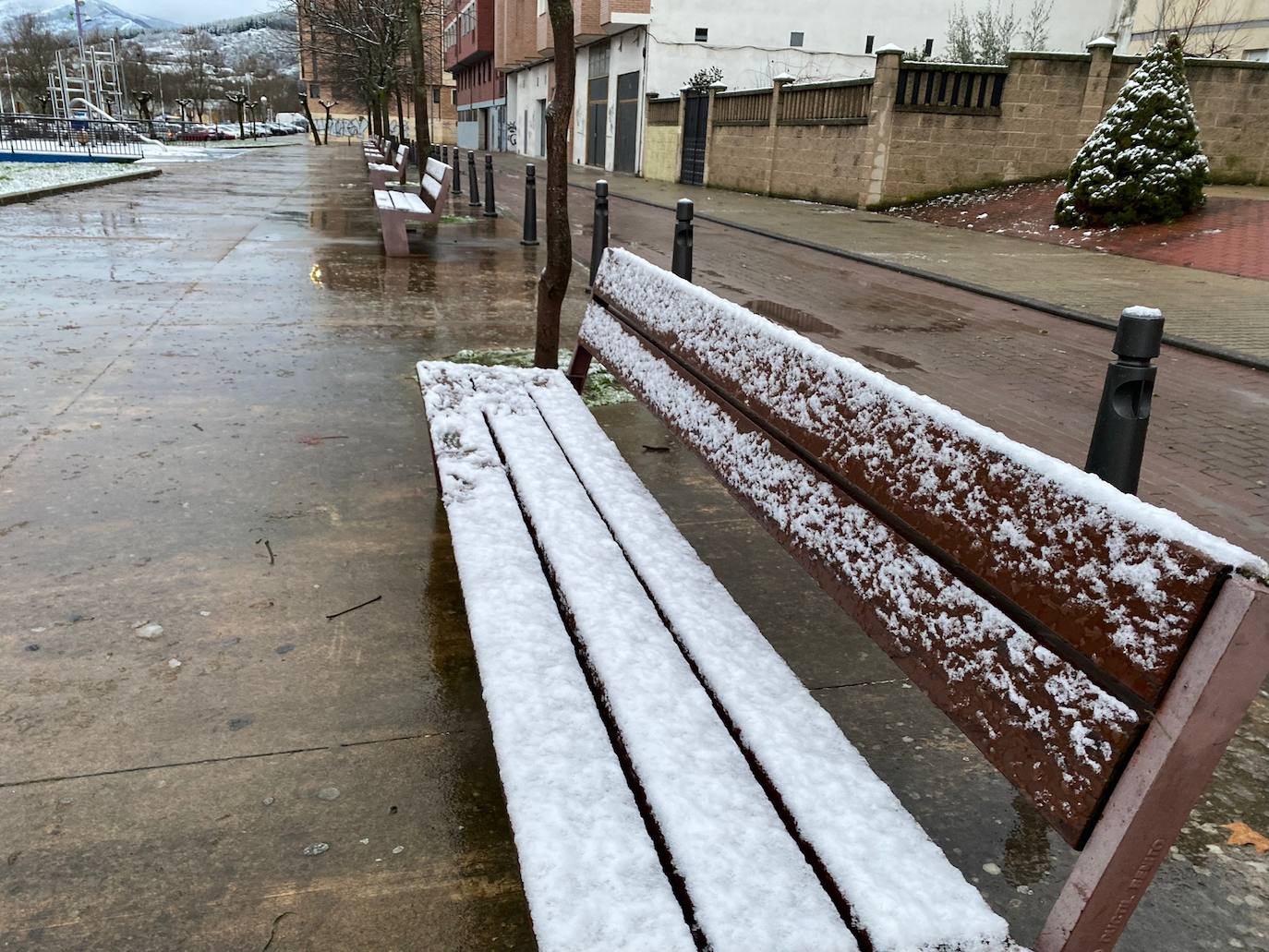 Ponferrada amanece teñida de blanco. 