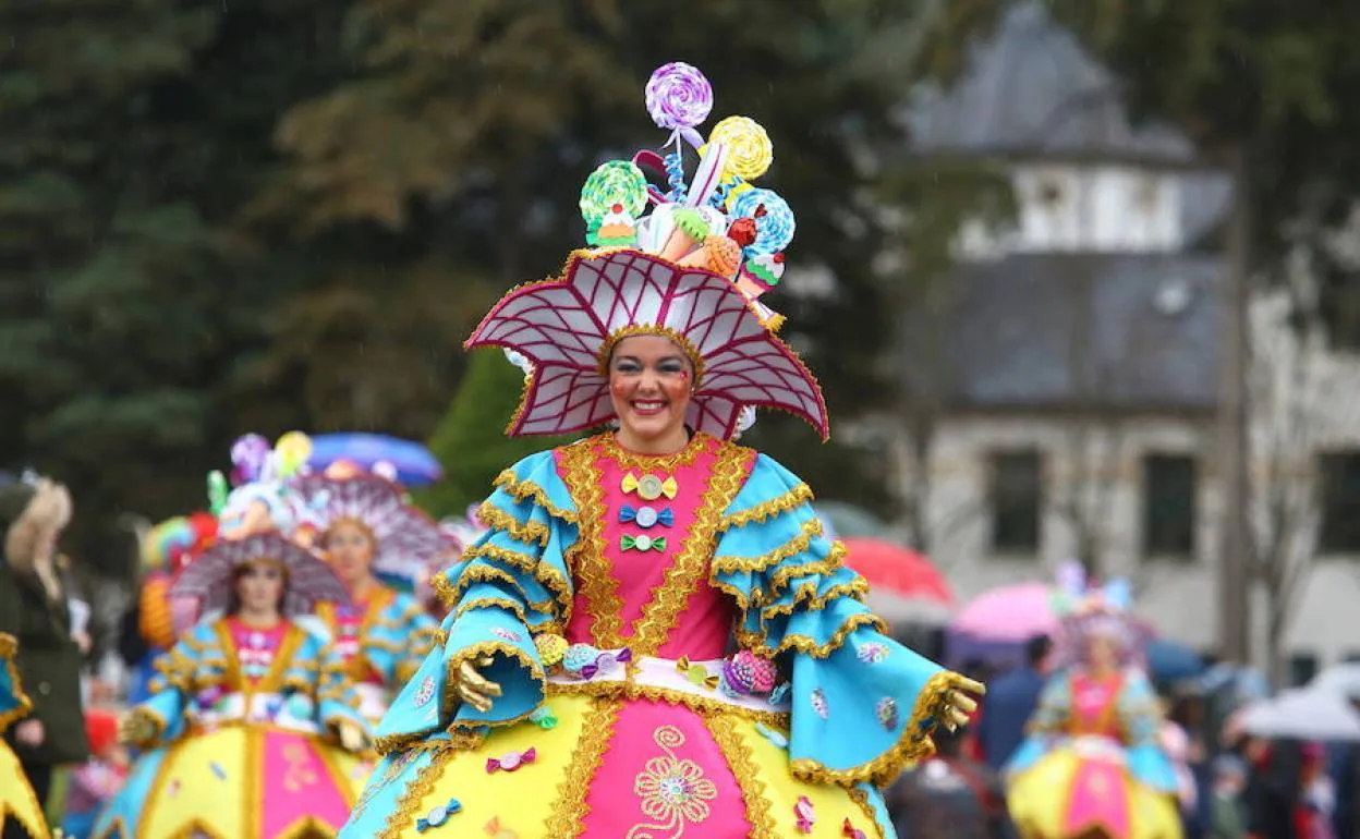 Imagen de un desfile de Carnaval en Ponferrada.