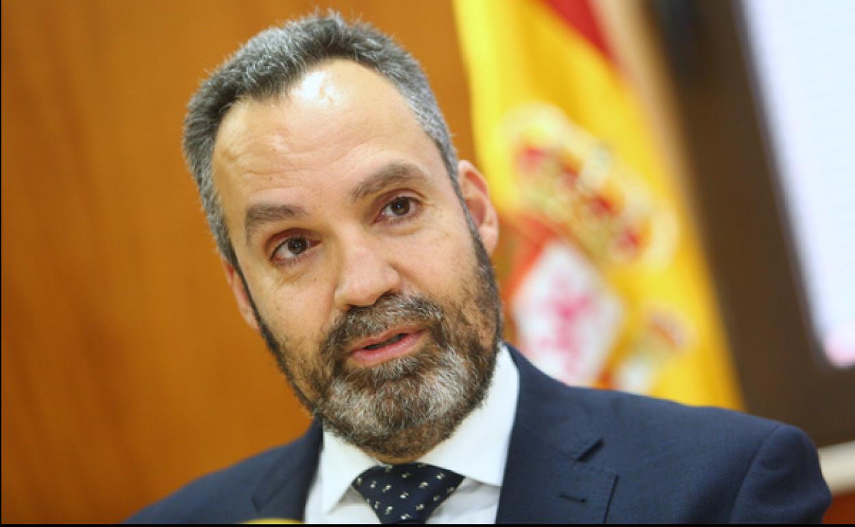 El juez decano de Ponferrada, Óscar Hernáiz, durante la presentación de la memoria anual.