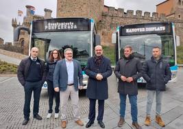 Imagen de la presentación de dos nuevos autobuses urbanos para Ponferrada.