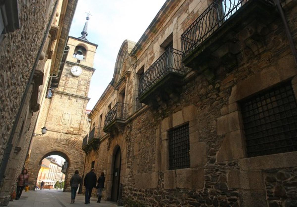 Imagen de la calle del Reloj de Ponferrada donde era habitual la presencia de Daniel.