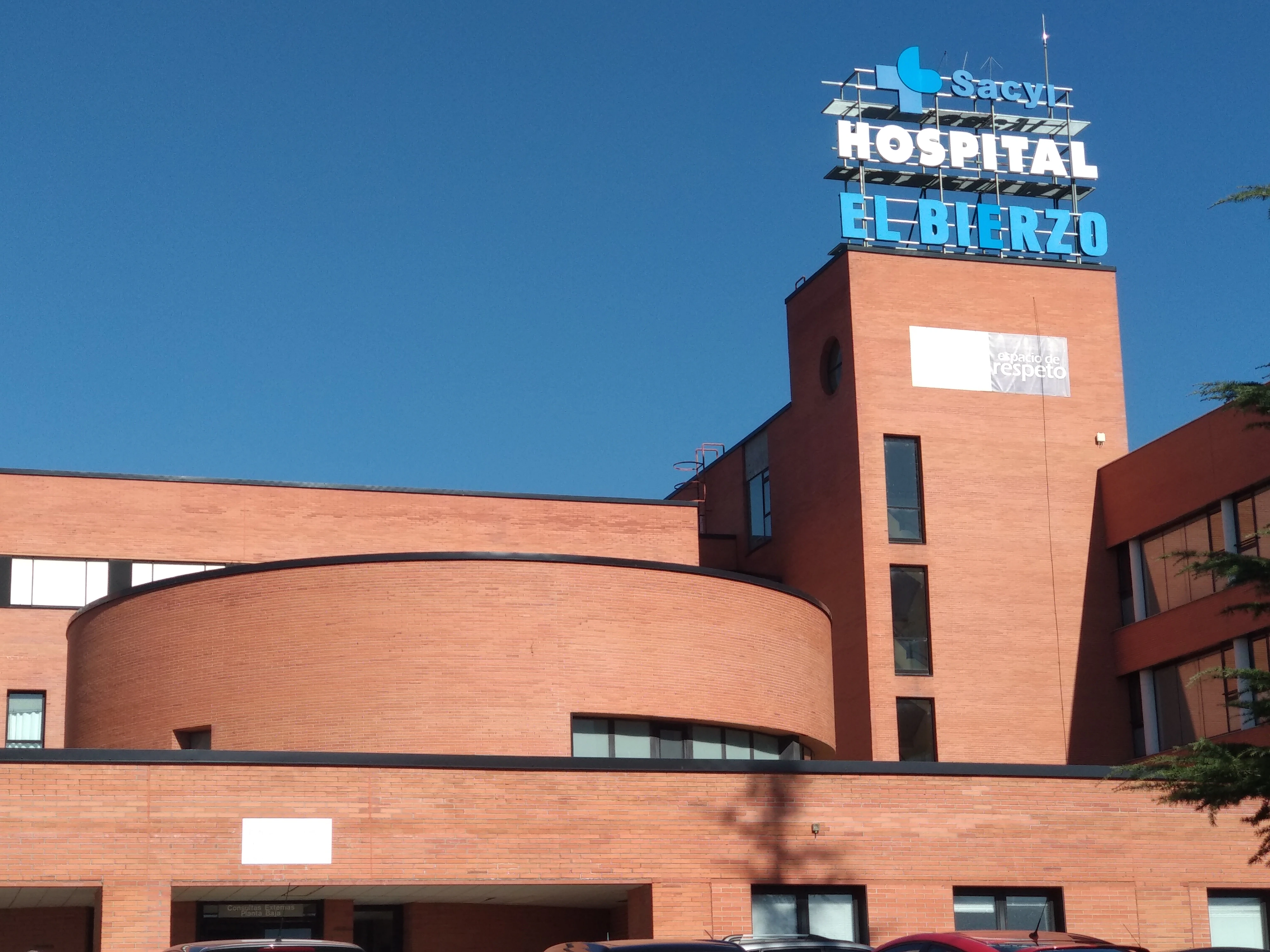 El Hospital del Bierzo refuerza la plantilla de Urgencias ante el pico asistencial