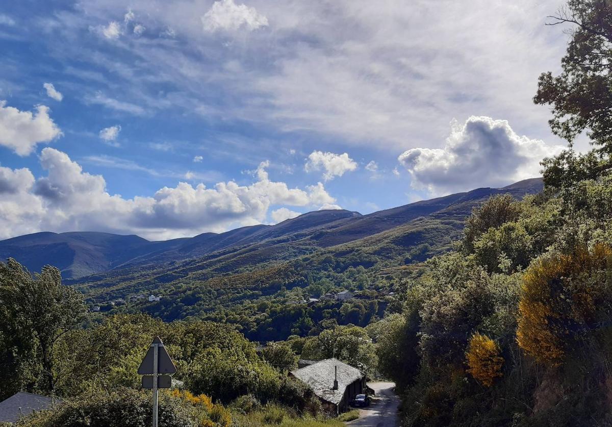 Imagen de los montes de la Cabrera donde se pretende instalar el proyecto.