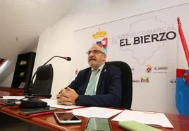 El presidente del Consejo Comarca del Bierzo, Olegario Ramón, durante su comparecencia.