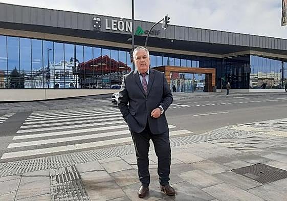 El fallecido junto a la estación de tren de León, donde trabajó en el último periodo.