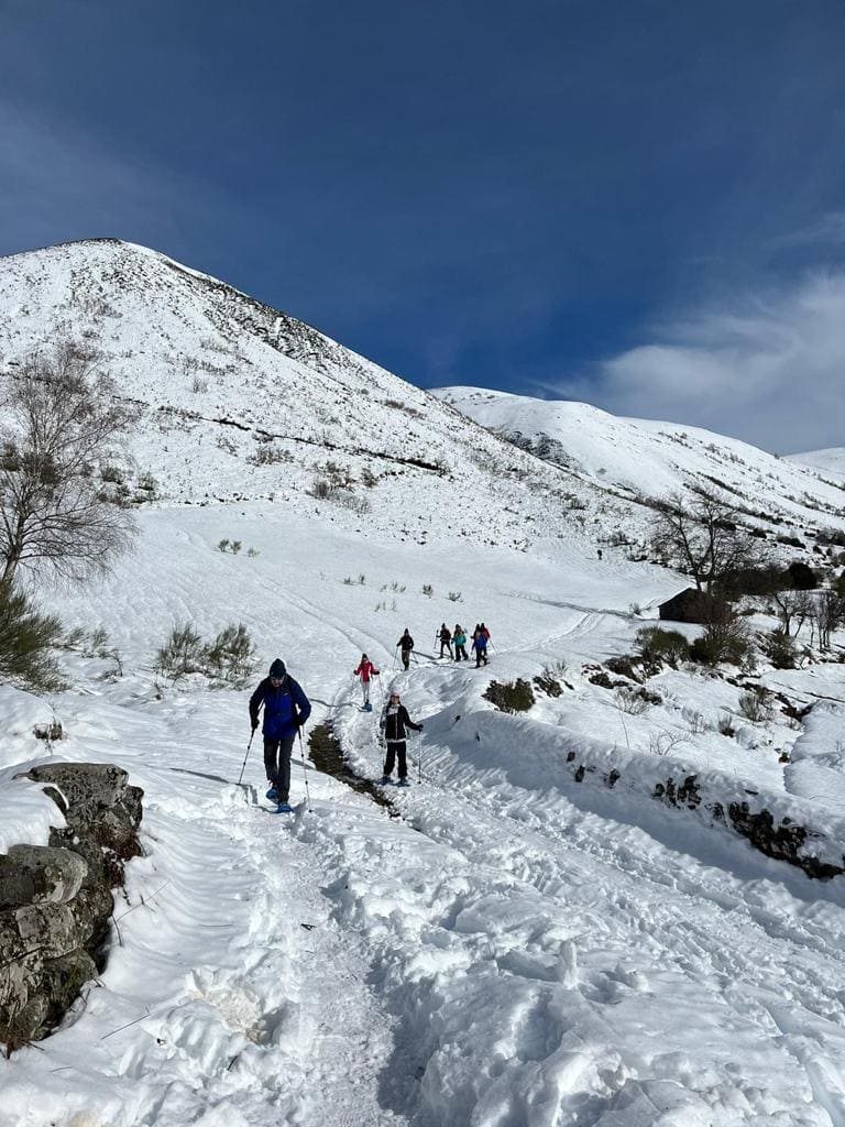En raquetas de nieve hasta las montañas del Bierzo