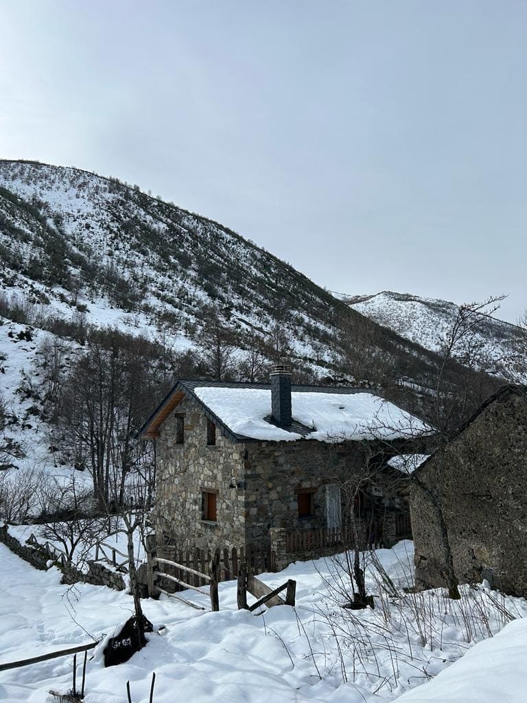 En raquetas de nieve hasta las montañas del Bierzo