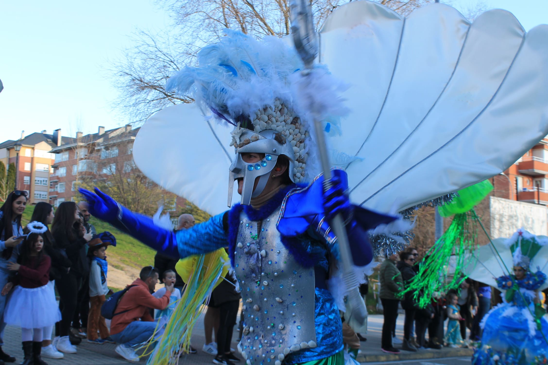 Pitufos, brujas, Mickey Mouse y Lola Flores, en el carnaval de Ponferrada