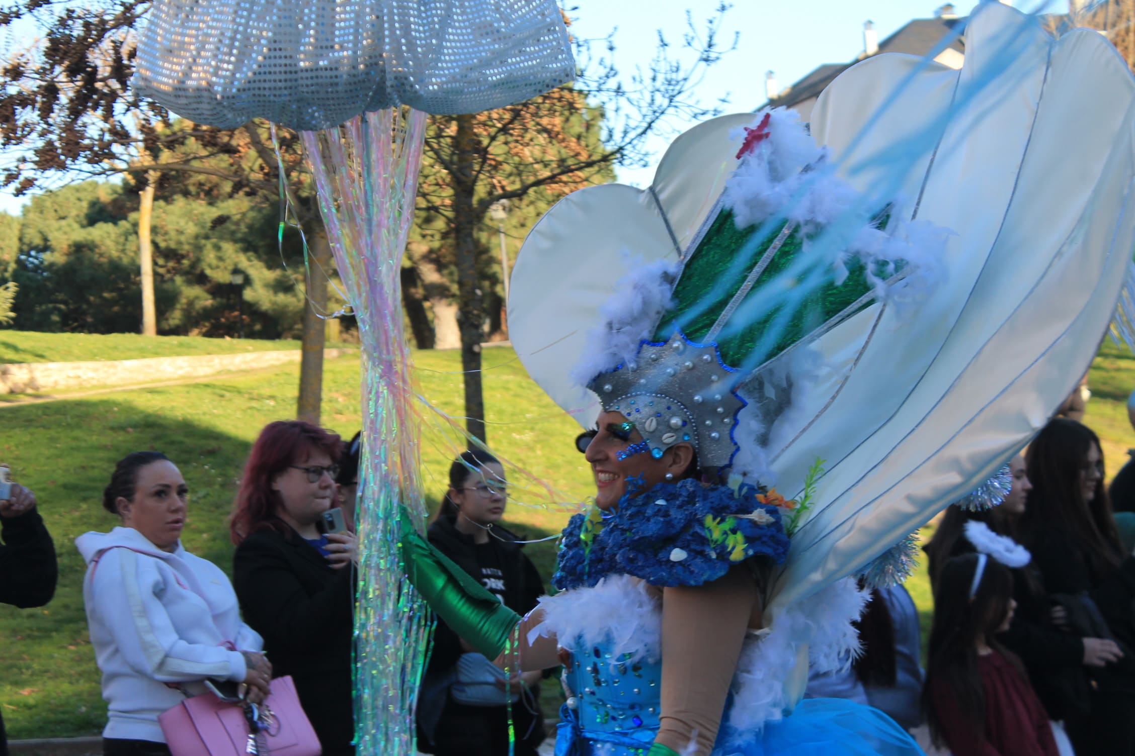 Pitufos, brujas, Mickey Mouse y Lola Flores, en el carnaval de Ponferrada