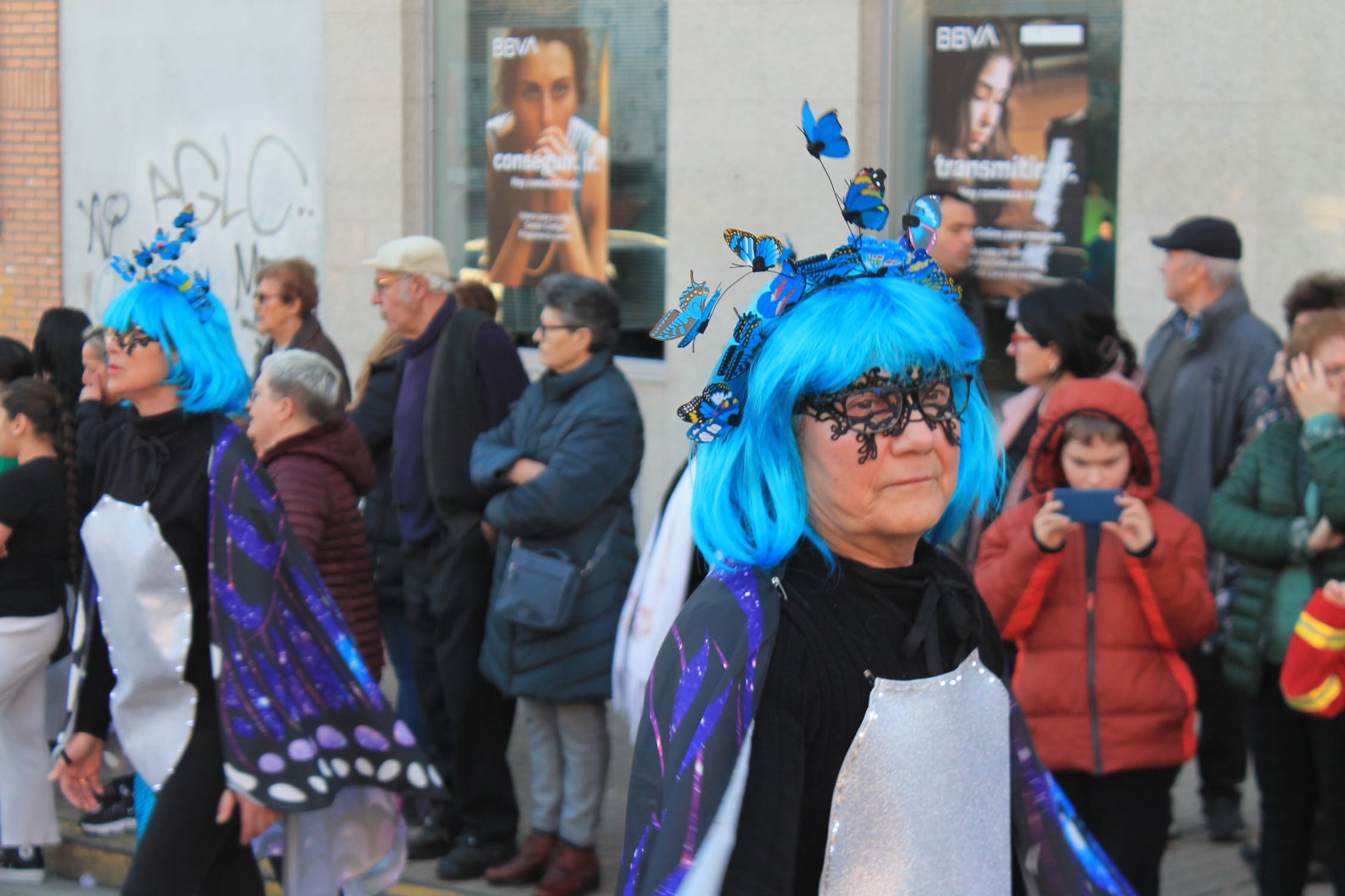 Pitufos, brujas, Mickey Mouse y Lola Flores, en el carnaval de Ponferrada